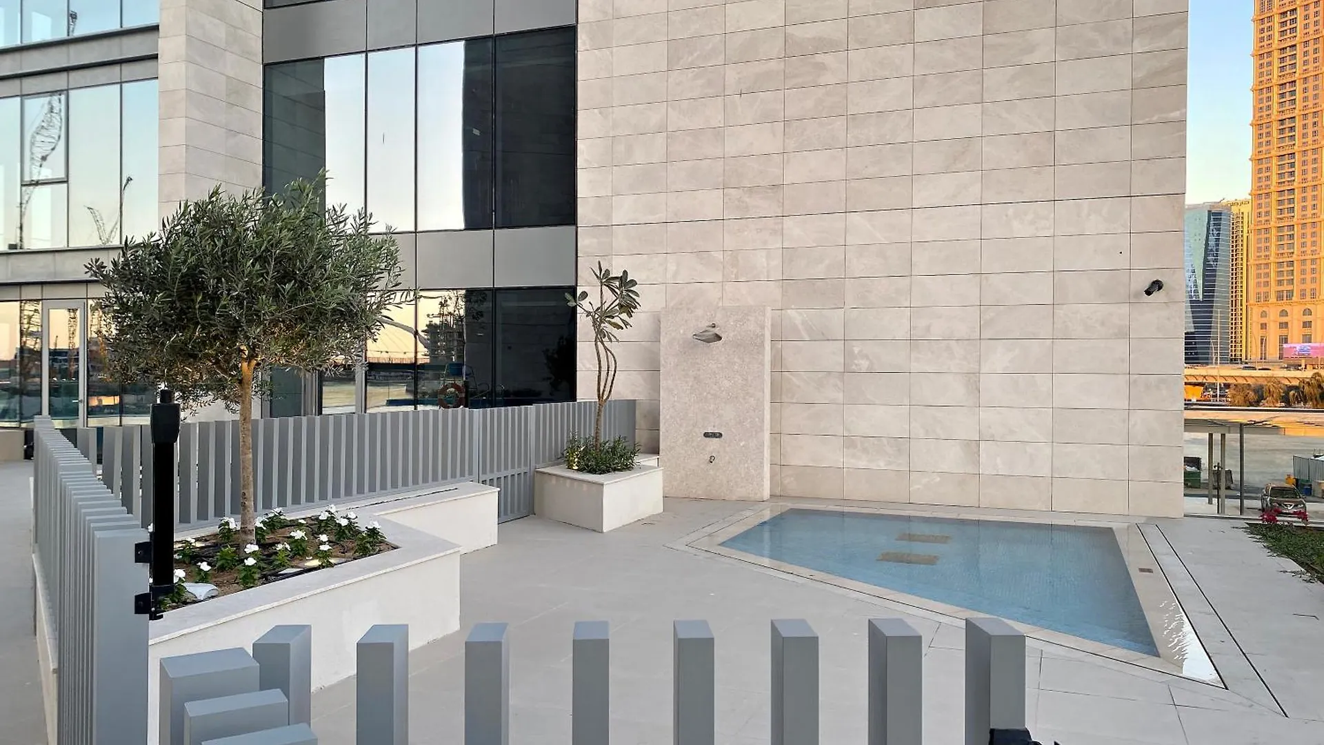 2Br Canal Front B3, Waterfront Views Ντουμπάι